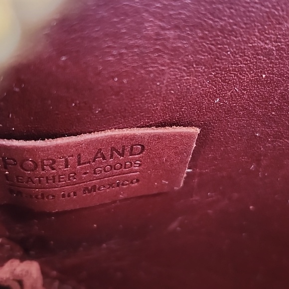 PORTLAND LEATHER 9" ROUND LEATHER CROSSBODY BAG - Picture 10 of 11